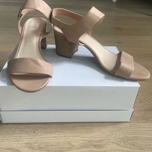 Barr III beige/cream sandal